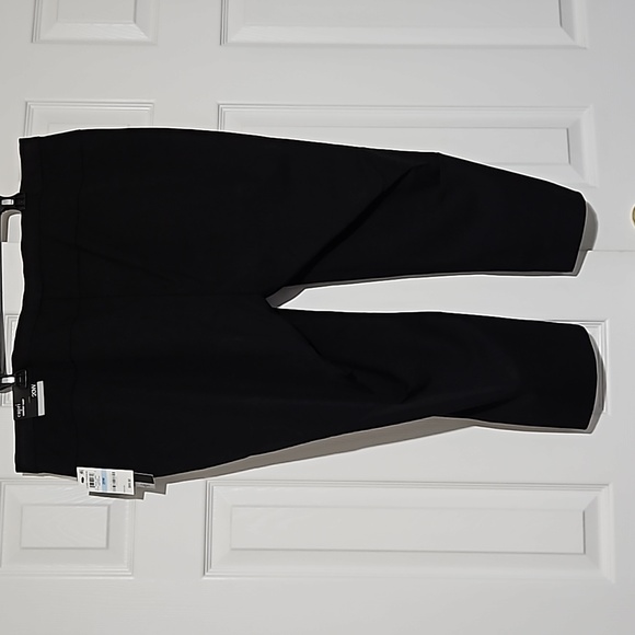 Alfani Woman NWT Capri sz.20W comfort waist, black, great form fitting stretch - Picture 4 of 8